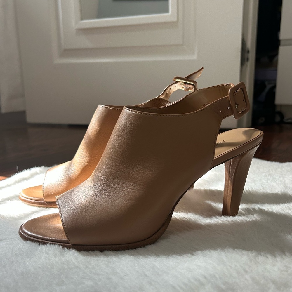 Vintage Banana republic tan heels size 8